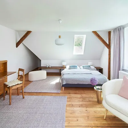 Stylish In A Historic * Meezen